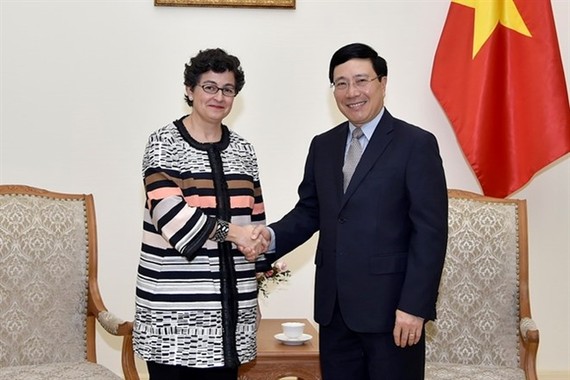 外交部長范平明(右)接見國際貿易中心(ITC)執行經理阿蘭查‧岡薩雷斯。（圖源：俊英）