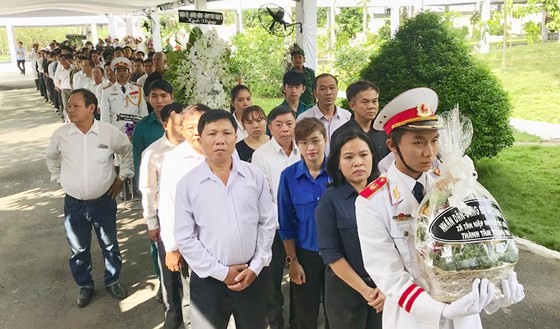 民眾前往告別敬愛的原政府總理潘文凱。（圖源：黃雄）