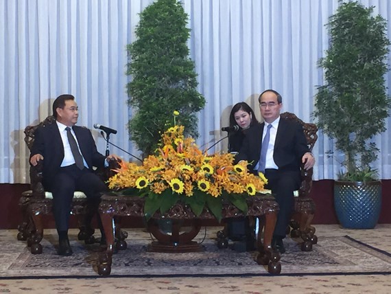 市委書記阮善仁(右)接見老撾建國陣線中央委員會主席賽宋蓬‧豐威漢。