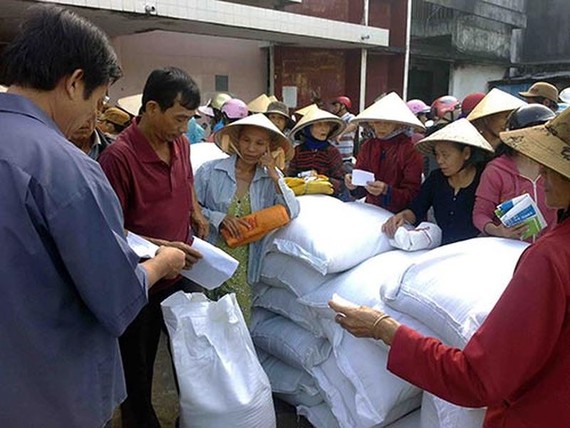 政府副總理王廷惠最近簽署了在今年青黃不接時期給清化、安沛兩省人民輔助900噸大米的《決定》。（示意圖源：互聯網）