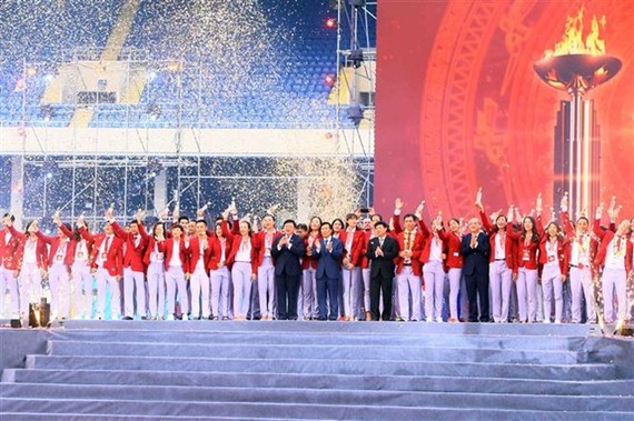 我國體育代表團在「越南自豪」表彰會上。