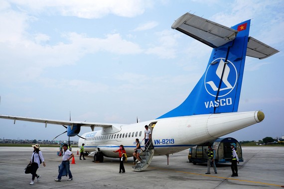 目前，往返崑崙島的航線唯有越南航空公司(Vietnam Airlines) 所屬越南航空飛行勞務公司(VASCO) 開發。（圖源：Q.An）