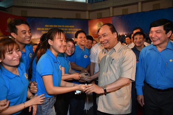 圖為政府總理阮春福在去年舉行的“工人月”與中部工人會晤。（圖源：K.An）