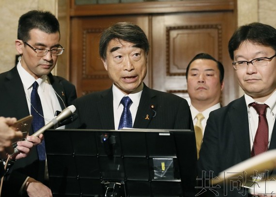 日本2019年度預算案2日凌晨在眾院全體會議上憑藉執政黨等多數贊成獲得表決通過。（圖源：共同社）