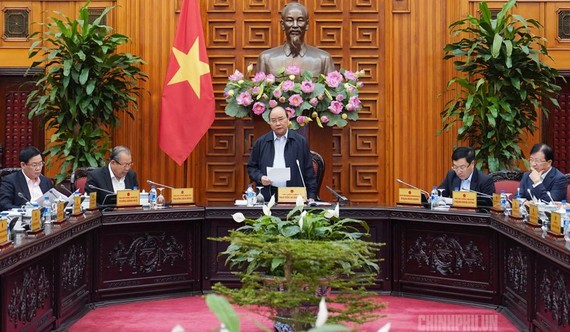 政府總理阮春福主持會議。（圖源：光孝）