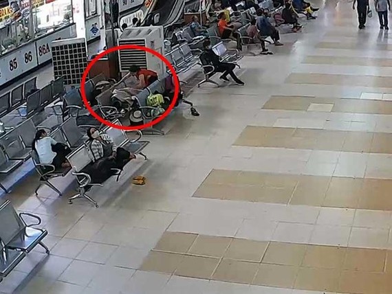 從東區車站的安寧錄像頭顯示阿仙正在接近並邀請受害者吃食品。