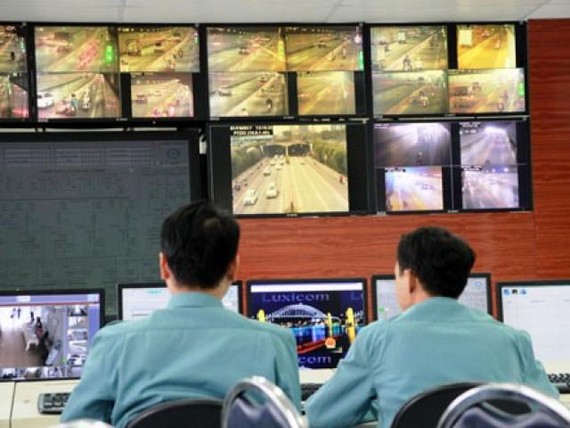 攝像監控系統把圖片、數據傳回西貢河隧道管理中心。
