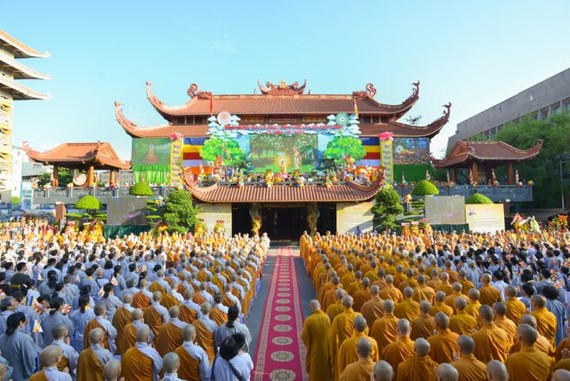 本市越南佛教教會理事會舉行的佛曆2563年佛誕大典現場一瞥。（圖源：登輝）