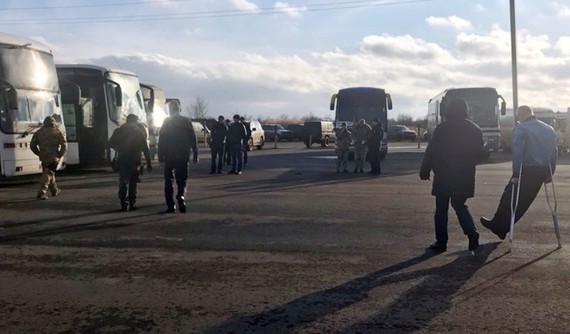 在紅十字國際委員會的幫助下，烏克蘭衝突雙方交換了300餘名戰俘。（圖源： 紅十字國際委員會）