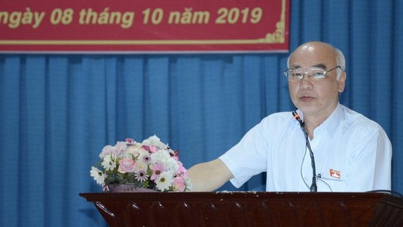 市委宣教處主任潘阮如奎在接觸會上回答選民的質詢。（圖源：喬峰）