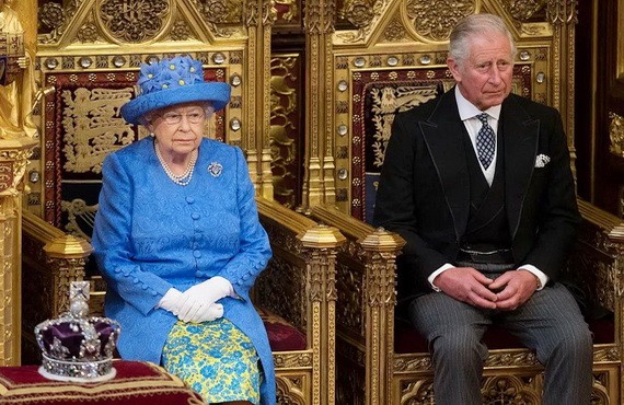 英國女王伊麗莎白二世（左）和查爾斯王子。（圖源：路透社）