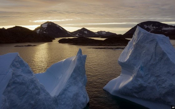 格陵蘭島的冰川在過去十年中加速融化。