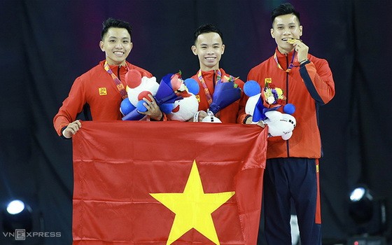 阮越英-阮制清-王懷恩奪得健美操團體賽金牌。（圖源：越快訊）