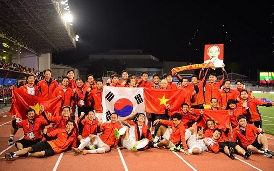 越南隊慶祝勝利。（圖源：互聯網）