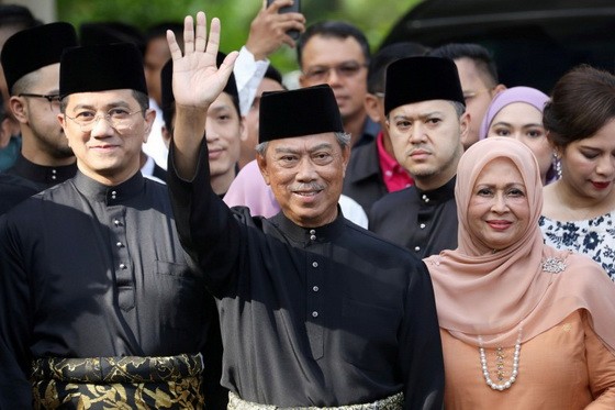 馬來西亞前副總理毛希丁‧亞辛昨(1)日前往王宮，在最高元首蘇丹阿布都拉前宣誓就職，成為大馬第八任首相。（圖源：路透社）