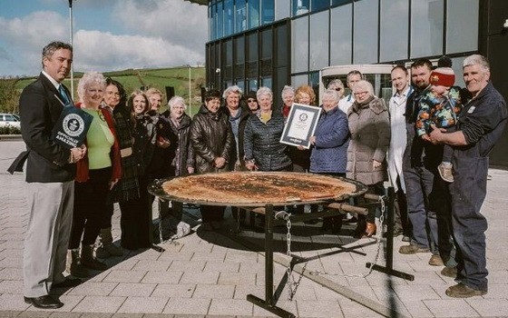該作品打破世上最巨型威爾斯蛋糕的紀錄。（圖源：互聯網）