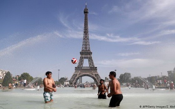 去年6月28日，熱浪席捲法國。（圖源：AFP）