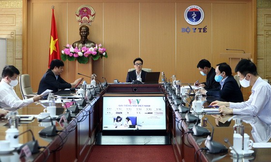 政府副總理武德膽（中）主持新冠肺炎疫情防控國家指委會會議。（圖源：VGP）