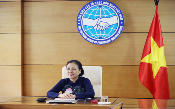越南各友好組織聯合會主席阮芳娥出席東盟(東協)各國與中國的人民友好組織領導特別視像會議。（圖源：越通社）