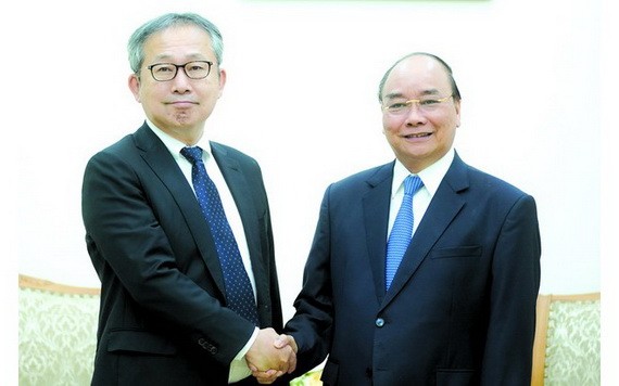 政府總理阮春福（右）接見山田多喜男大使。（圖源：光孝）