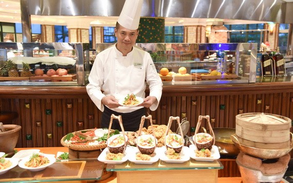 溫莎酒店泰籍主廚Somdej Kitbumroong 將向食客推介3張自助餐菜單，包括泰國多款深具特色的街道小食。