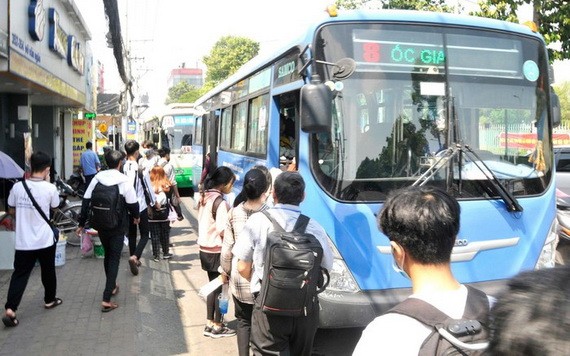 乘搭公交車有助減少空氣污染。