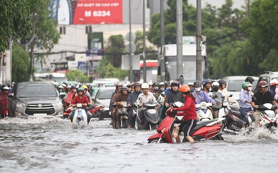 大雨後阮友景街嚴重受淹。