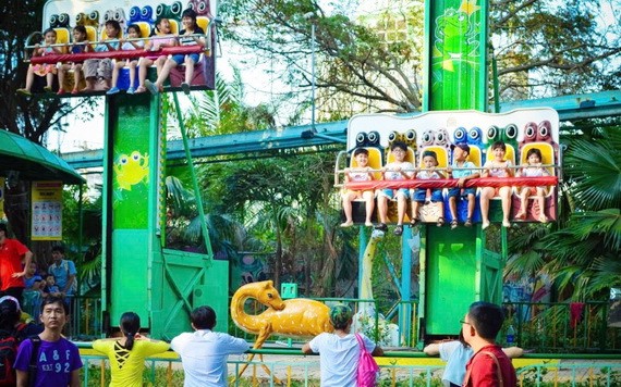 蓮潭公園的遊戲吸引兒童參加。