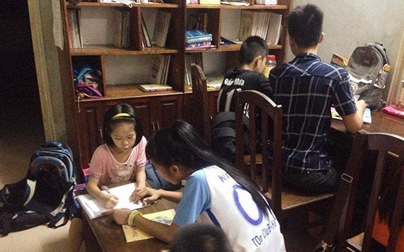 ACE俱樂部成員為SOS兒童村小朋友做義務家教。（圖源：孝幸）