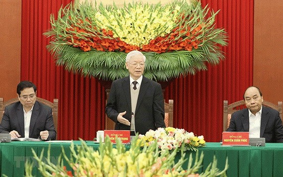 黨中央總書記、國家主席阮富仲（中）出席會晤並發表講話。