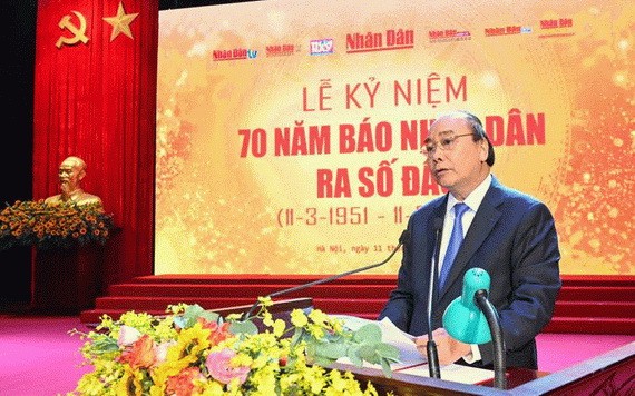 阮春福總理在紀念儀式上致詞。（圖源：人民報網）