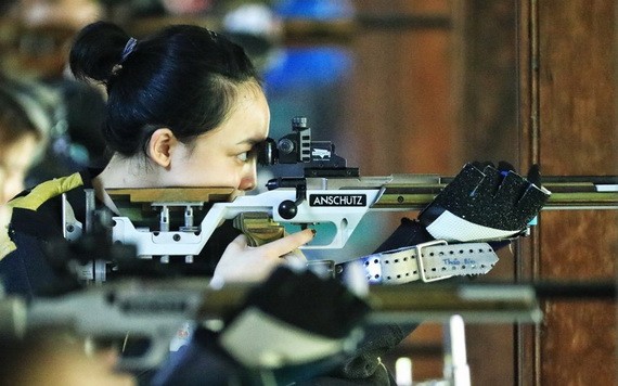 軍隊代表團女射手費青草在10米長氣槍女子混合射擊賽項刷新紀錄。（圖源：互聯網）