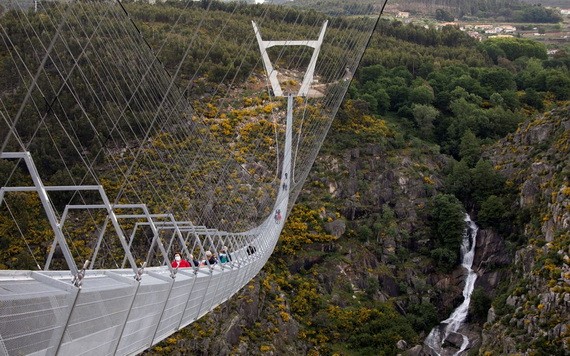 葡萄牙阿羅卡516吊橋全長516公尺、高176公尺，位在阿羅卡地質公園內，可以俯瞰整個山谷景色。（圖源：路透社）