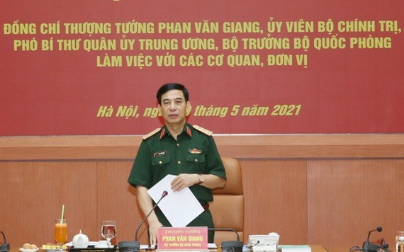 國防部部長潘文江上將在會議上發言。（圖源：仁義）