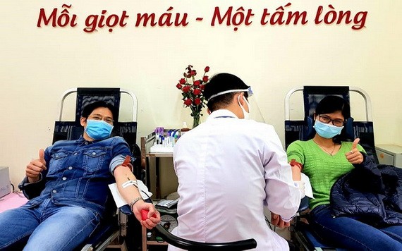 捐血救人無私奉獻。