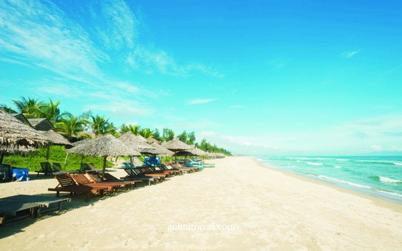 安龐是全球百個最美的海灘之一。