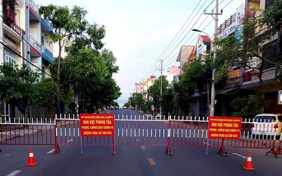 圖為綏和市的一條馬路被封鎖。（圖源：文幸）