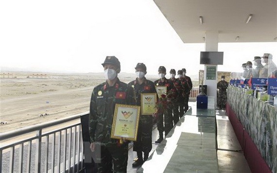 越南人民軍化學參賽隊獲得集體獎和個人獎。（圖源：越通社）