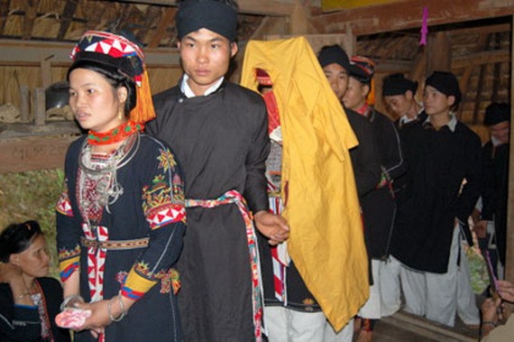 對高蘭族人來說，婚俗是重要的習俗。