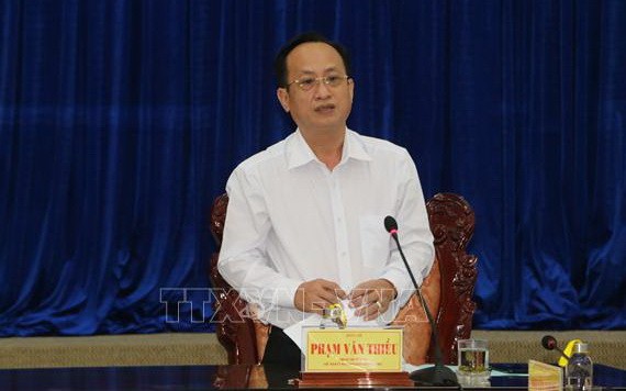 薄寮省人委會主席范文韶在迎接平陽省工作團到訪的儀式上發言。（圖源: 越通社）