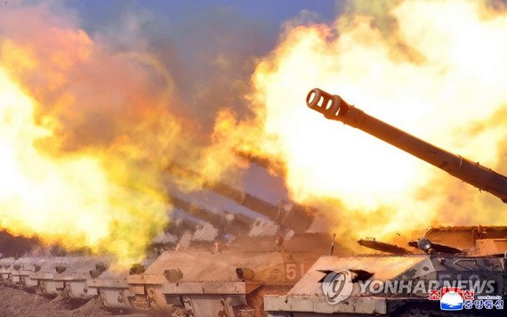 據朝中社7日報導，朝鮮人民軍各級機械化部隊下屬炮兵部隊(營級以下)6日舉行火炮射擊對抗賽。圖為比賽現場照。（圖源：韓聯社/朝中社）