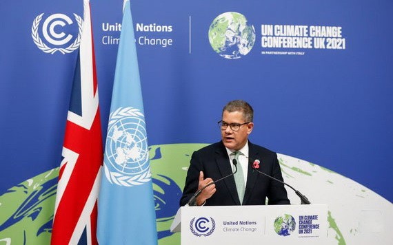《聯合國氣候變化框架公約》第二十六次締約方大會閉幕會後，大會主席夏爾馬在新聞發佈會上發言。（圖源：新華社）