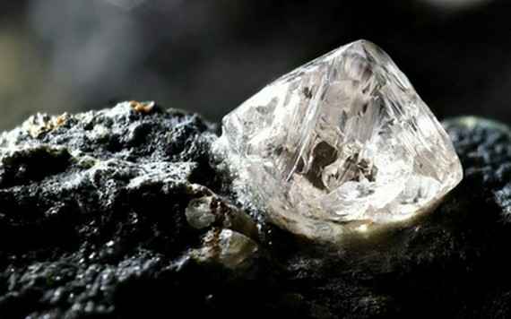 地幔鑽石中含有前所未見神秘礦物質