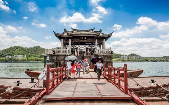 廣濟橋作為潮州的網紅橋吸引大量遊客專程來拍照。