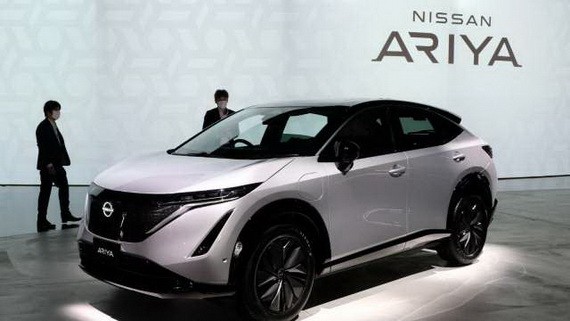 日產汽車公司29日發佈消息稱，今後5年將投資2萬億日元用於純電動汽車(EV)研發等的電動化。（圖源：AFP）