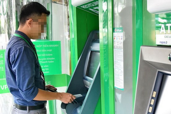 銀行要求ATM磁條卡須換成ATM晶片卡。