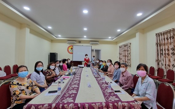越中華文中心教師參加線上教學方法交流活動。