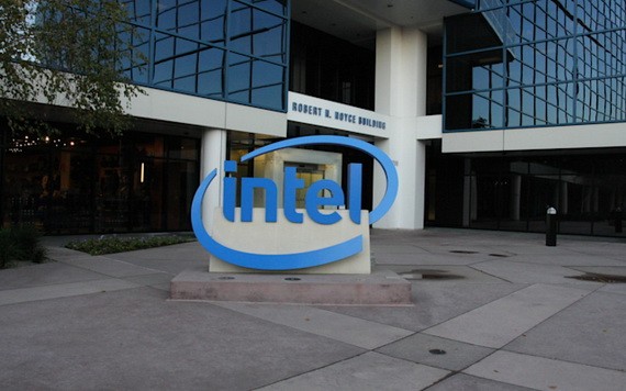 英特爾(Intel)21日公布，將初步投資200億美元在美國俄亥俄州建設兩家晶片製造工廠，並計劃最終投資多達1000億美元，在俄亥俄州建造全球最大晶片製造基地。（圖：互聯網）