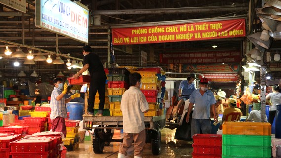Từ đêm 31-10 đến rạng sáng 1-11, chợ Bình Điền chính thức hoạt động trở lại