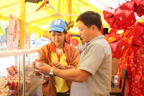 Ban ATTP TP Đà Nẵng kiểm tra bánh Trung Thu